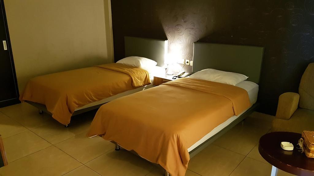 Crown Hotel Tanjung Selor Exterior foto