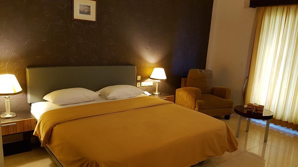 Crown Hotel Tanjung Selor Exterior foto
