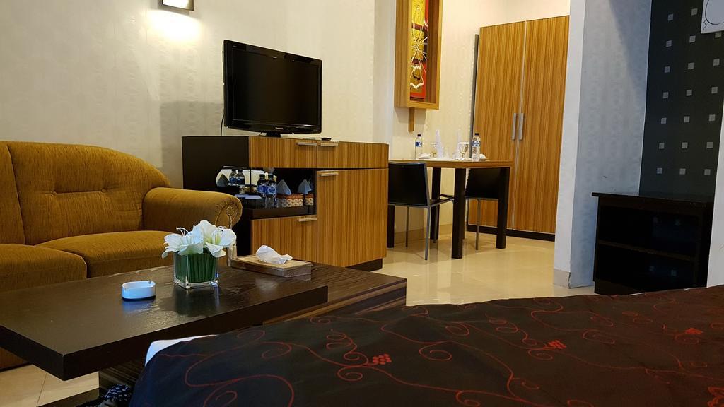 Crown Hotel Tanjung Selor Exterior foto