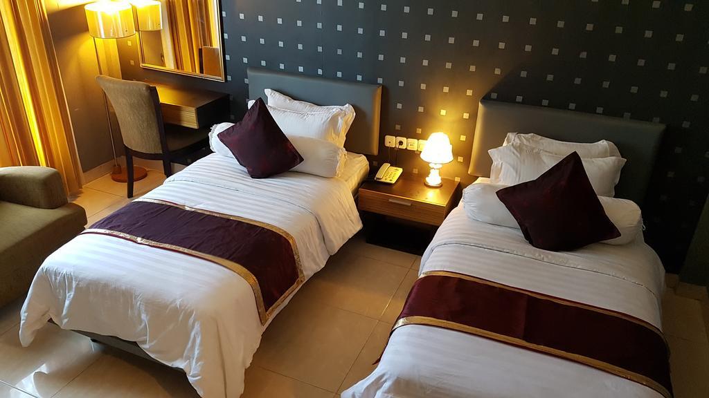 Crown Hotel Tanjung Selor Exterior foto